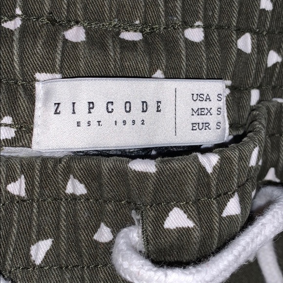 Shorts - Picture 2 of 3